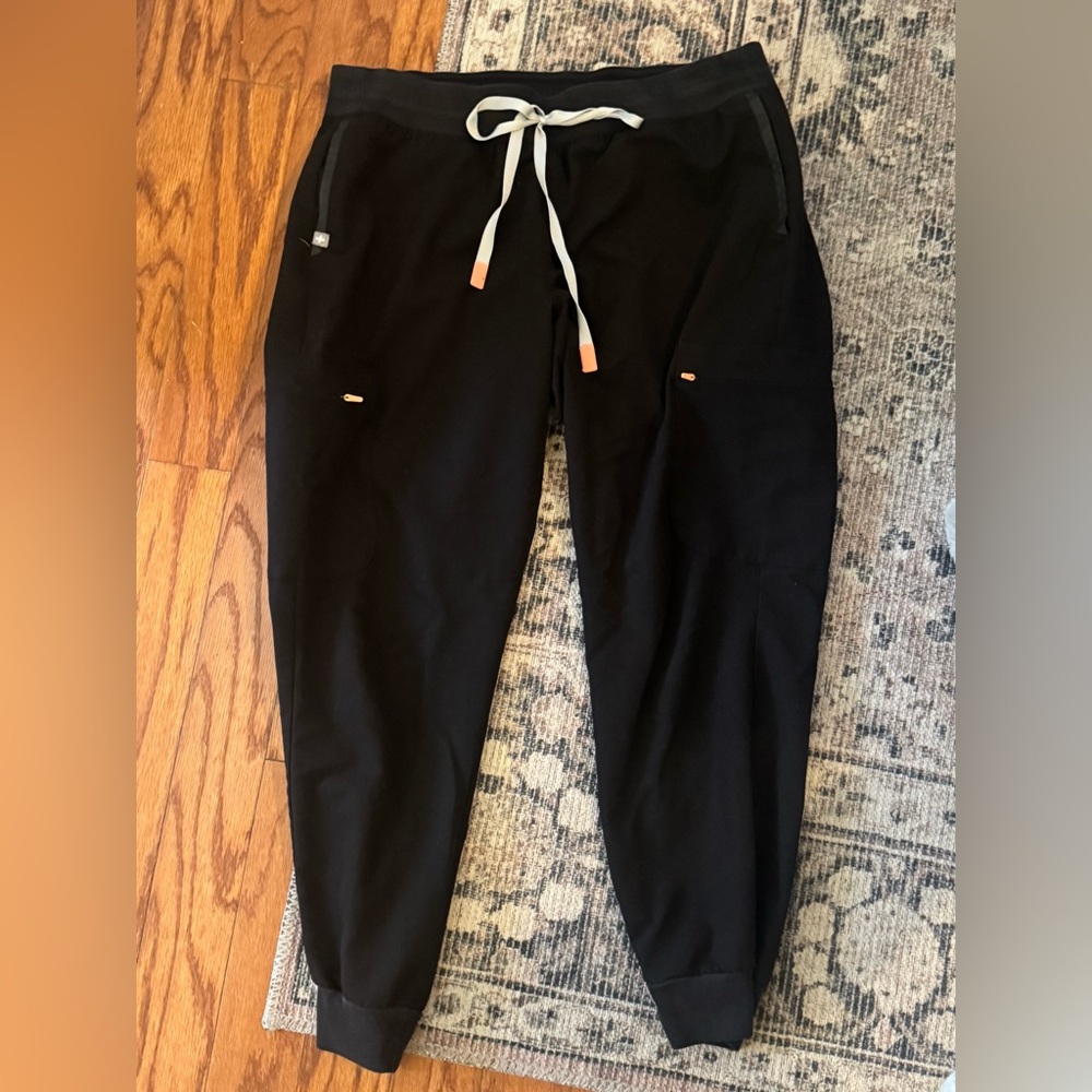 FIGS petite jogger with peach accents